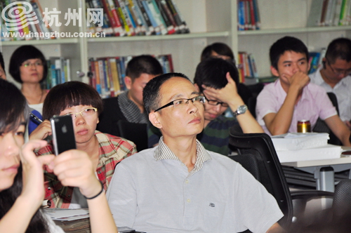 認真聽 做記錄 拍課件做市場學習很重要